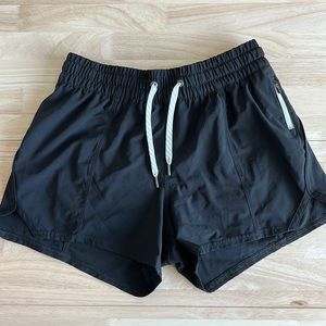 Vuori Shorts